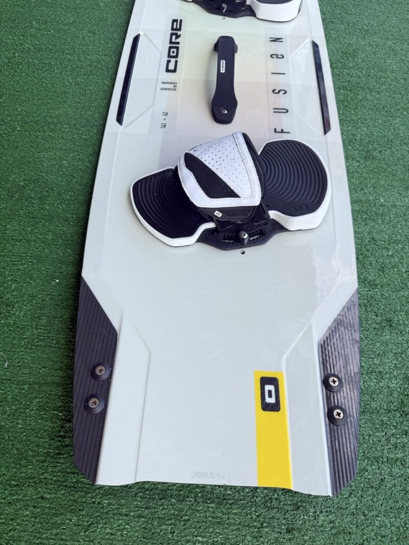 Used Core Fusion 5 141cm Kiteboard w/ Union Bindings - Image 2