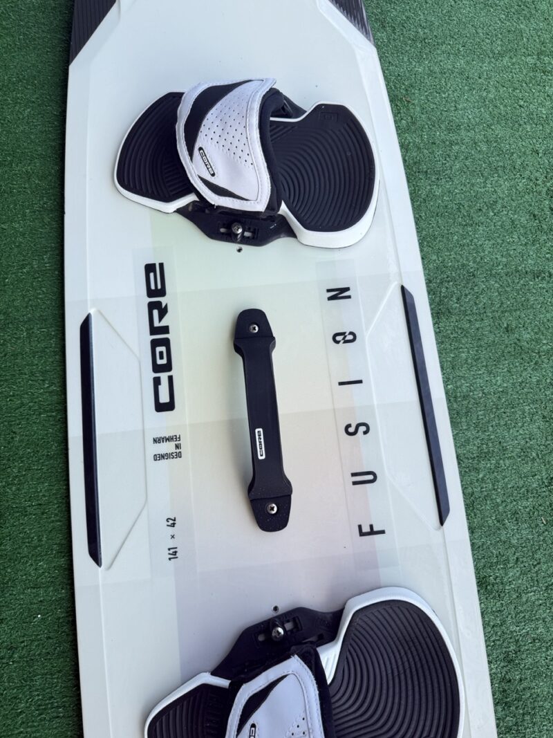 Used Core Fusion 5 141cm Kiteboard w/ Union Bindings - Image 9
