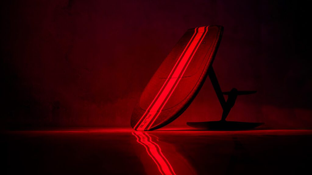 Make a statement We chose premium carbon construction for its undisputed strength to weight ratio. With signature rosso stripes Flite Race_PartnerPortal_1600x900_8 on Carbon Innegra, you will be feeling every inch a racer.