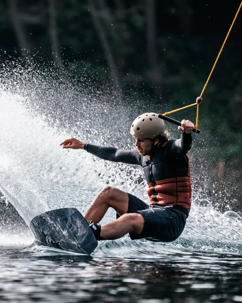 Follow Gratis Impact Vest - Image 4