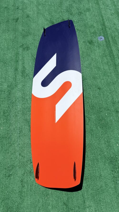 Used Slingshot Crisis V8 146 Kiteboard w/ Fly Binding